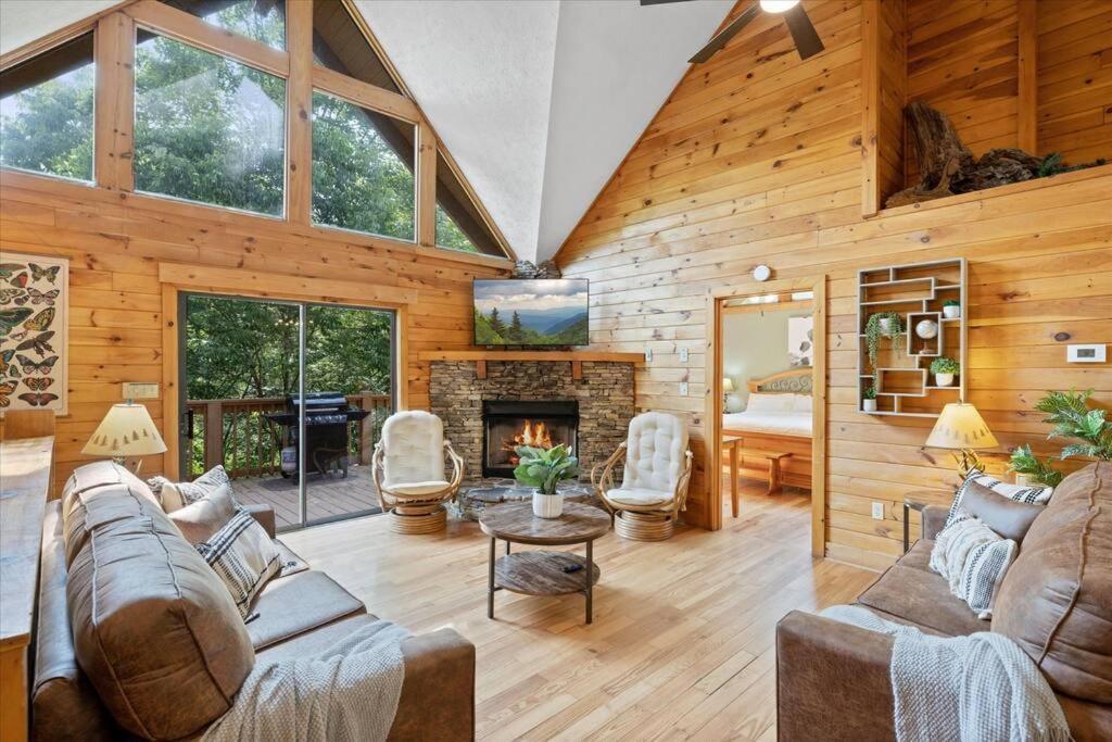 1 Min To The Parkway Spacious Cabin W 3 Suites And Extra Bedroom! 鸽子谷 外观 照片