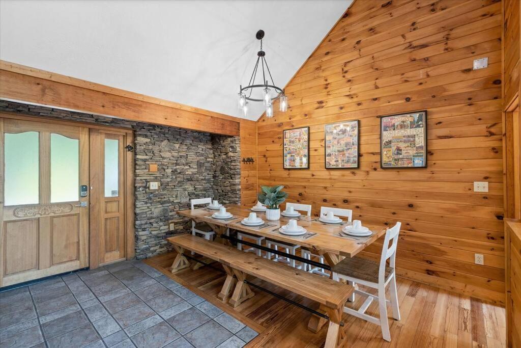 1 Min To The Parkway Spacious Cabin W 3 Suites And Extra Bedroom! 鸽子谷 外观 照片
