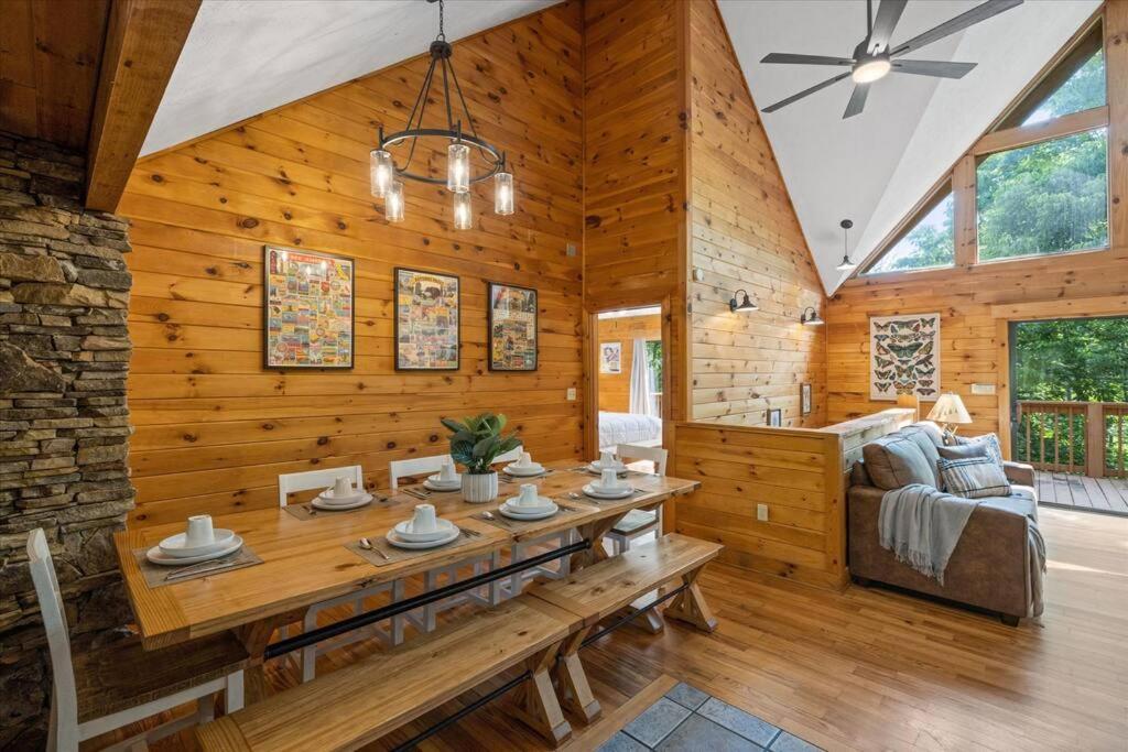 1 Min To The Parkway Spacious Cabin W 3 Suites And Extra Bedroom! 鸽子谷 外观 照片
