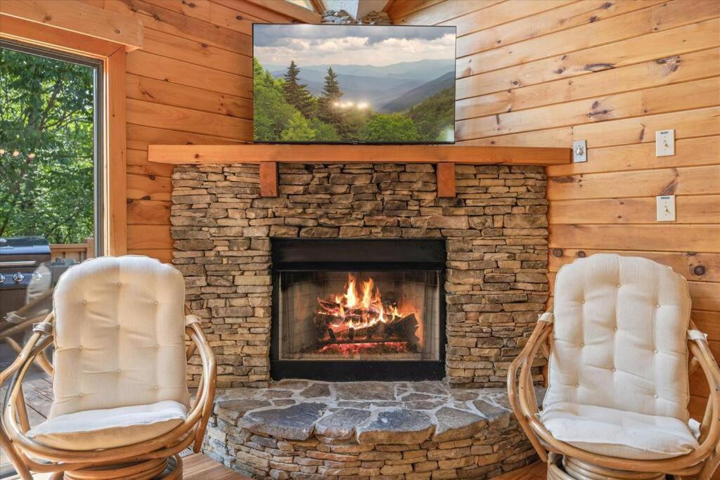 1 Min To The Parkway Spacious Cabin W 3 Suites And Extra Bedroom! 鸽子谷 外观 照片