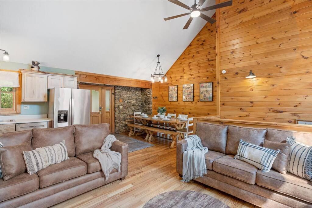 1 Min To The Parkway Spacious Cabin W 3 Suites And Extra Bedroom! 鸽子谷 外观 照片