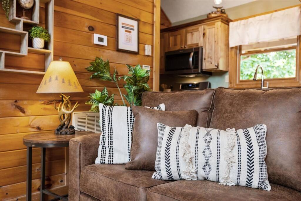 1 Min To The Parkway Spacious Cabin W 3 Suites And Extra Bedroom! 鸽子谷 外观 照片