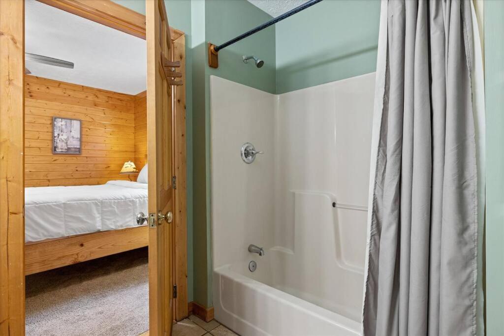 1 Min To The Parkway Spacious Cabin W 3 Suites And Extra Bedroom! 鸽子谷 外观 照片