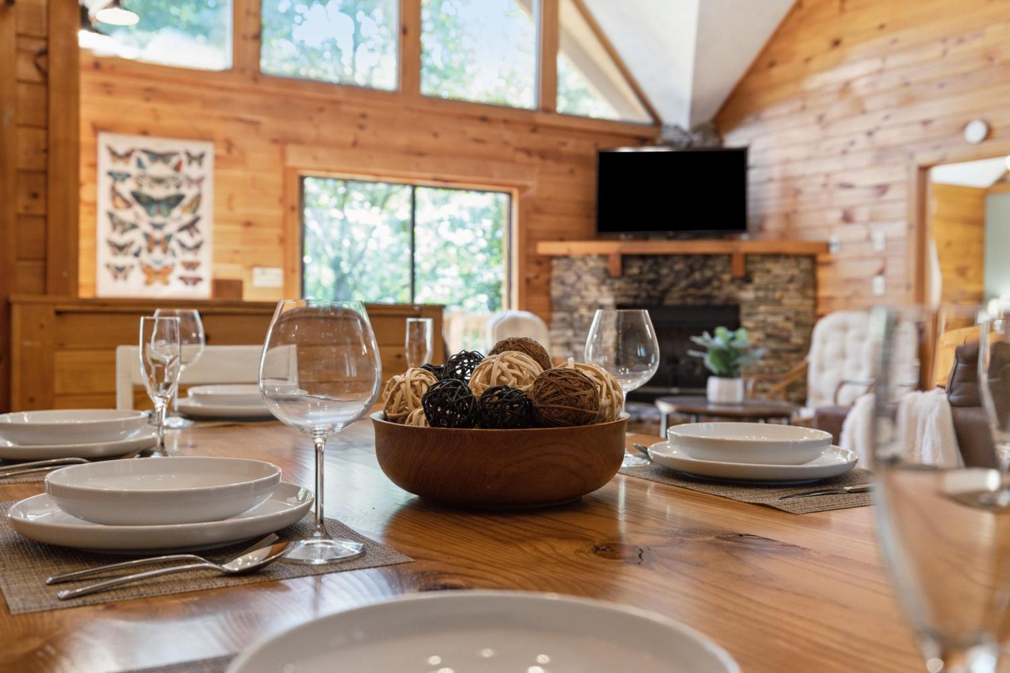 1 Min To The Parkway Spacious Cabin W 3 Suites And Extra Bedroom! 鸽子谷 外观 照片